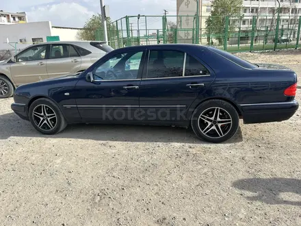 Mercedes-Benz E 320 1998 года за 3 200 000 тг. в Жанаозен – фото 5