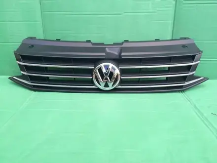 Решетка радиаторная на VW Polo 15-18 год. за 17 220 тг. в Алматы – фото 2