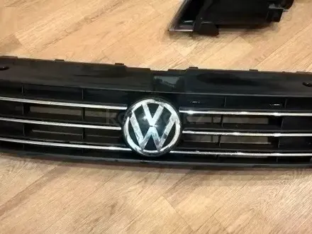 Решетка радиаторная на VW Polo 15-18 год. за 17 220 тг. в Алматы