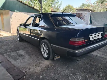 Mercedes-Benz E 200 1992 года за 1 200 000 тг. в Есик – фото 3