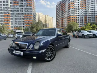 Mercedes-Benz E 320