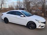 Hyundai Elantra 2022 года за 8 600 000 тг. в Уральск – фото 2