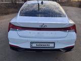 Hyundai Elantra 2022 года за 8 600 000 тг. в Уральск – фото 3