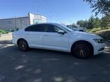 Volkswagen Passat 2017 года за 12 000 000 тг. в Алматы – фото 2
