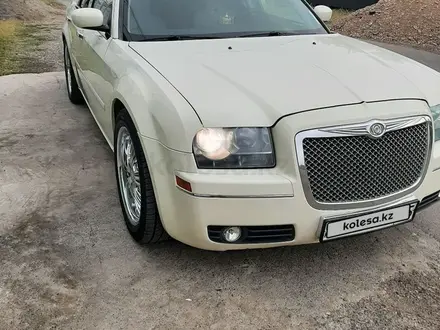 Chrysler 300C 2005 года за 5 500 000 тг. в Алматы – фото 2