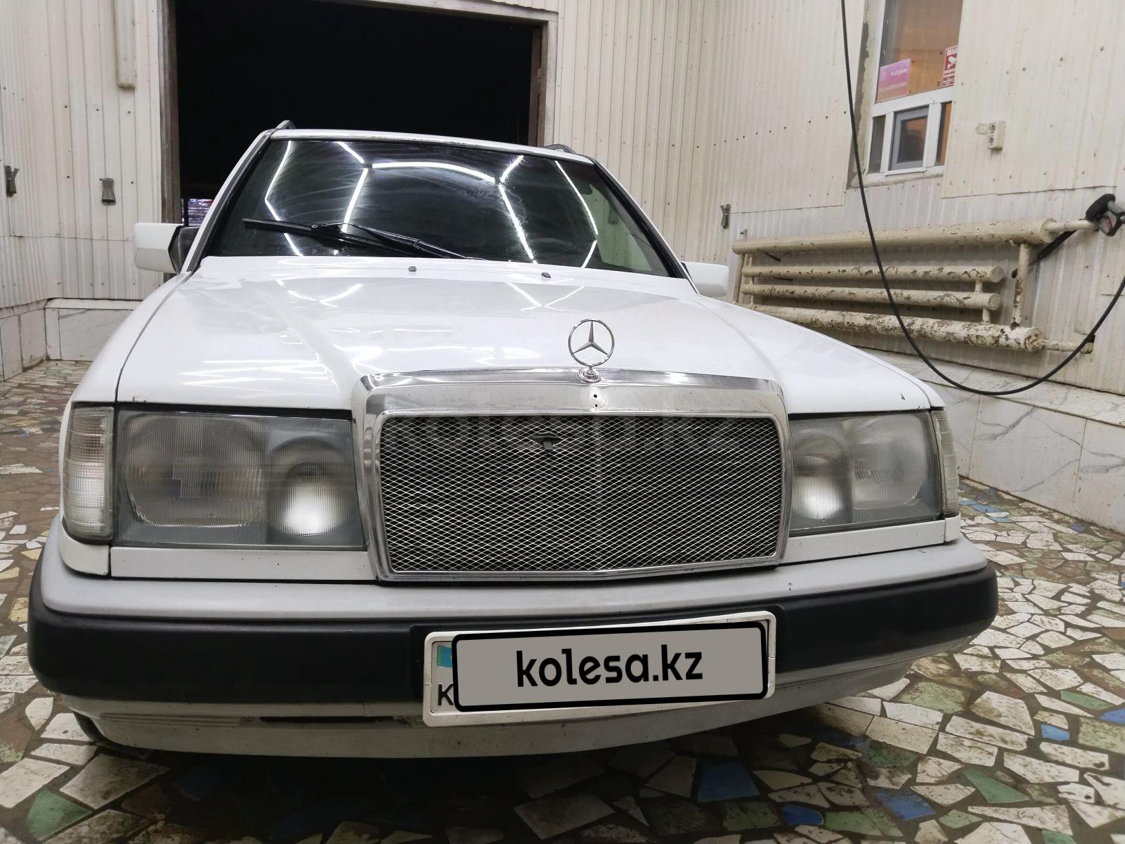 Mercedes-Benz E 220 1992 г.