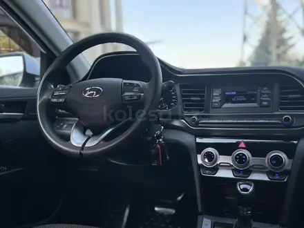Hyundai Elantra 2020 года за 9 750 000 тг. в Алматы – фото 34