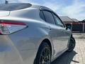 Toyota Camry 2019 года за 12 300 000 тг. в Атырау – фото 2