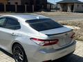Toyota Camry 2019 года за 12 300 000 тг. в Атырау – фото 3