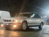 BMW 525 1990 года за 2 800 000 тг. в Алматы – фото 2