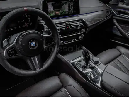 BMW 530 2022 года за 25 700 000 тг. в Алматы – фото 7