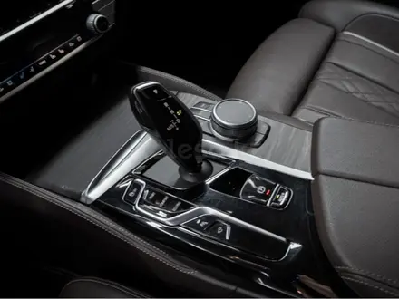 BMW 530 2022 года за 25 700 000 тг. в Алматы – фото 17