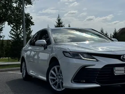 Toyota Camry 2021 года за 13 000 000 тг. в Алматы – фото 9