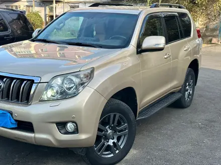 Toyota Land Cruiser Prado 2011 года за 13 000 000 тг. в Актобе – фото 16