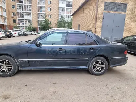 Mercedes-Benz E 240 1998 года за 2 000 000 тг. в Астана – фото 4