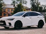 Lexus RX 500h 2023 годаүшін42 500 000 тг. в Петропавловск – фото 4