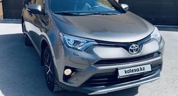 Toyota RAV4 2018 года за 13 500 000 тг. в Караганда