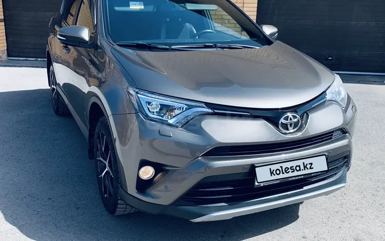 Toyota RAV4 2018 года за 13 300 000 тг. в Караганда