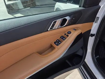 BMW X5 2022 года за 41 000 000 тг. в Астана – фото 23