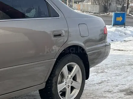 Toyota Camry 2000 года за 3 850 000 тг. в Алматы – фото 14