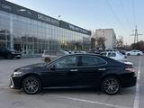 Toyota Camry 2023 года за 17 500 000 тг. в Алматы – фото 2