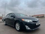 Toyota Camry 2013 годаfor8 400 000 тг. в Актобе – фото 2