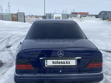 Mercedes-Benz E 220 1994 года за 2 100 000 тг. в Астана – фото 3