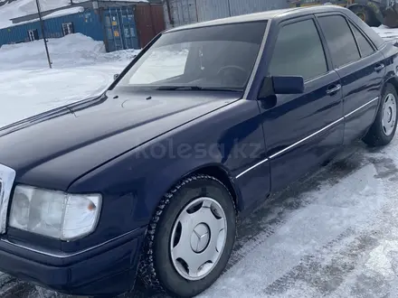 Mercedes-Benz E 220 1994 года за 2 100 000 тг. в Астана – фото 2