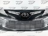 Передний бампер на Toyota Camry 70 за 45 000 тг. в Алматы