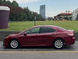 Toyota Camry 2020 года за 8 000 000 тг. в Алматы – фото 3