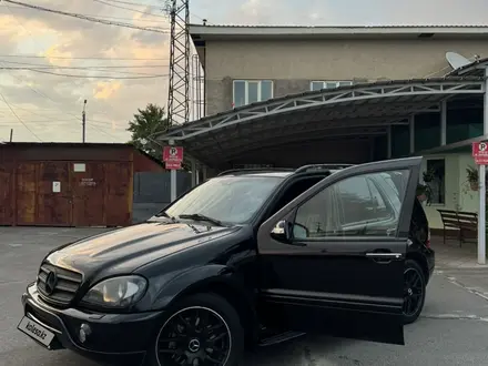 Mercedes-Benz ML 55 AMG 2003 года за 7 500 000 тг. в Тараз – фото 2