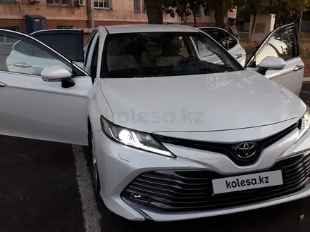 Toyota Camry 2018 года за 13 500 000 тг. в Тараз