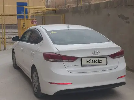 Hyundai Elantra 2018 года за 7 700 000 тг. в Актау – фото 2