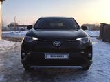 Toyota RAV4 2019 года за 10 900 000 тг. в Уральск – фото 2