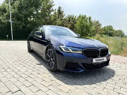 BMW 550 2022 года за 45 000 000 тг. в Алматы – фото 2