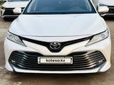 Toyota Camry 2018 года за 14 200 000 тг. в Шымкент – фото 2