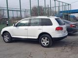 Volkswagen Touareg 2004 года за 4 450 000 тг. в Алматы – фото 4