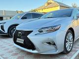 Lexus ES 300h 2013 годаүшін10 200 000 тг. в Актау – фото 3