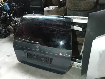 Крышка багажника Mercedes ML w163 за 50 000 тг. в Алматы