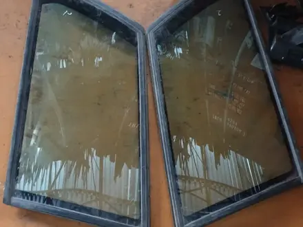 Задние стёкла боковые на Volkswagen passat B3, B4 за 7 000 тг. в Алматы